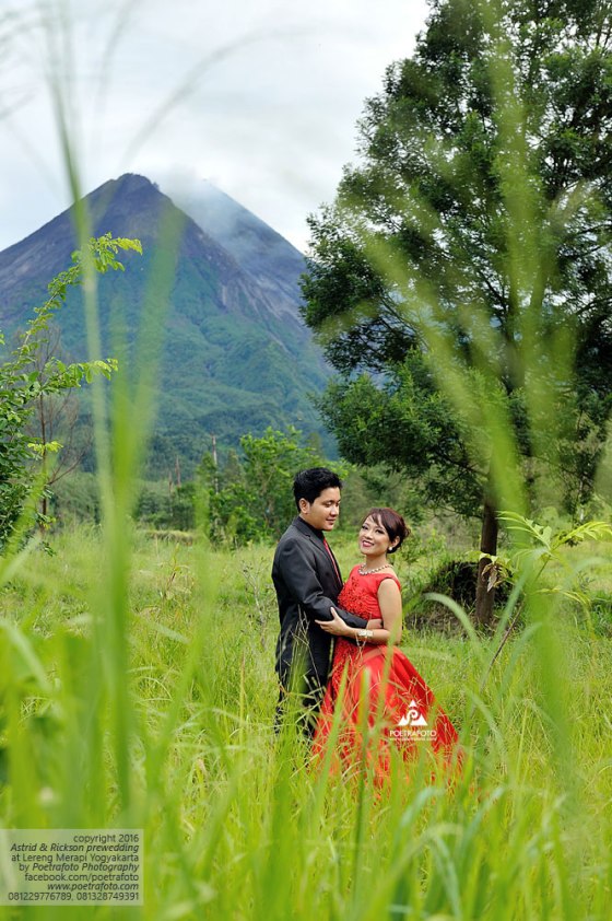 Foto Prewedding Outdoor Unik? Lihat 7 Foto Prewed di Gunung Merapi
Jogja ini Fotografer